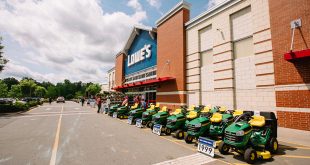 Lowe's hardware store front