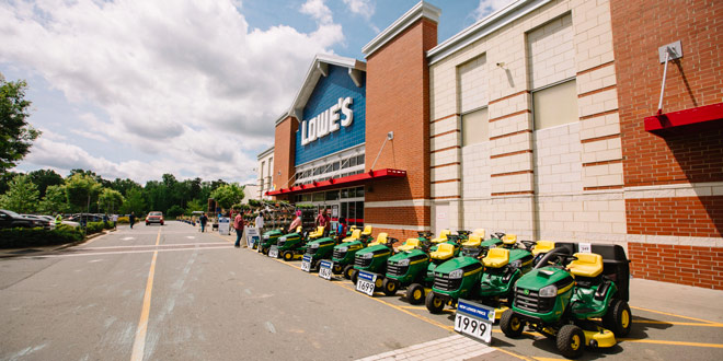 Lowe's hardware store front
