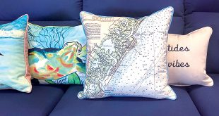 4 throw pillows - outdoor living